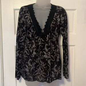 Gray and black long sleeve shirt